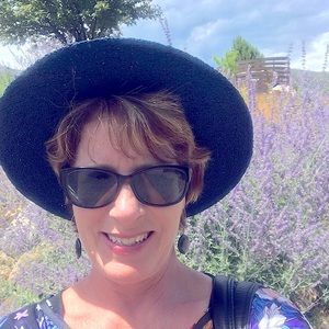 Meet your Posher, Elizabeth